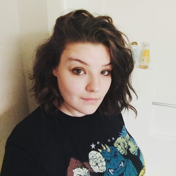 Meet your Posher, Robyn - Picture 3 of 3